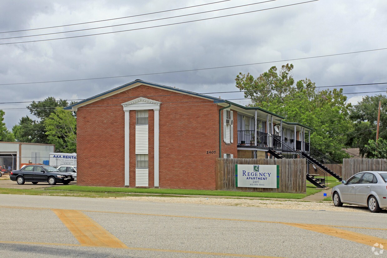 Foto del edificio - 2407 Old Alvin Rd