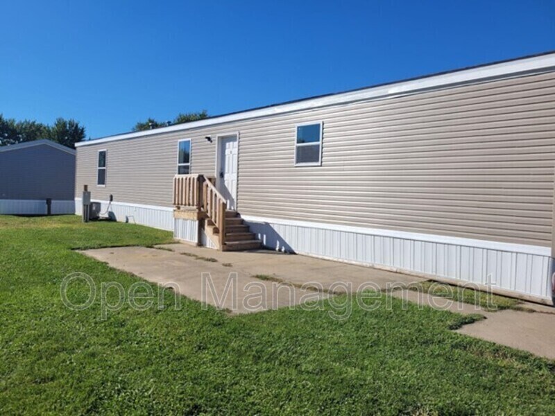 415 North Elkhart Street Wakarusa, IN 46573 Alquileres en Wakarusa, IN