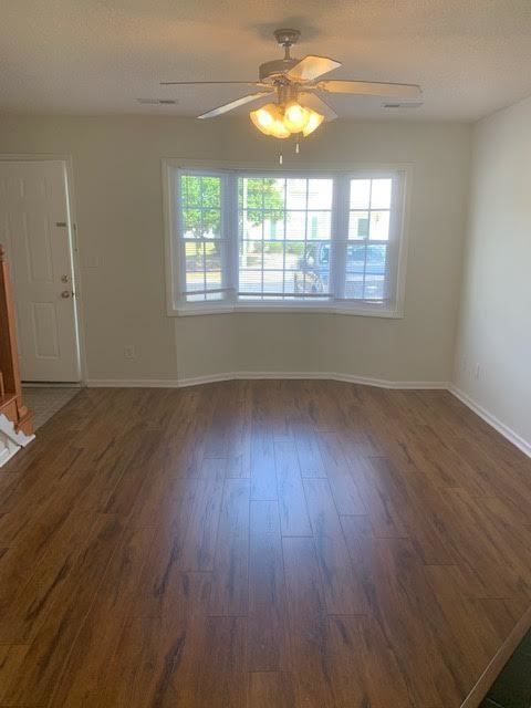 Foto del edificio - 2345 Vineyard Dr