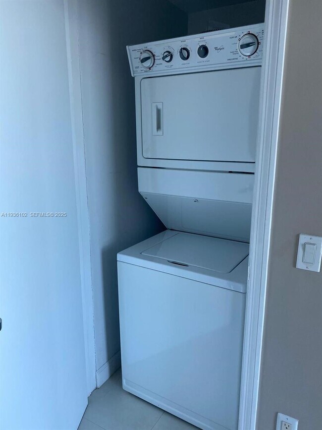 Foto del edificio - 60 SW 13th St