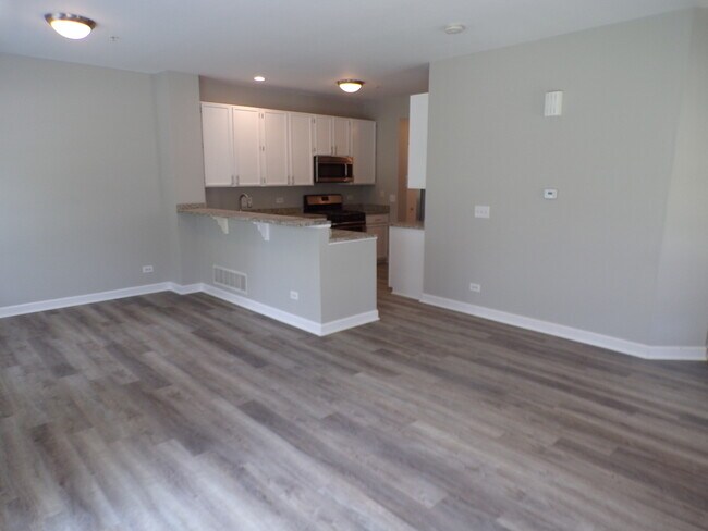 Building Photo - 644 Windsor Dr