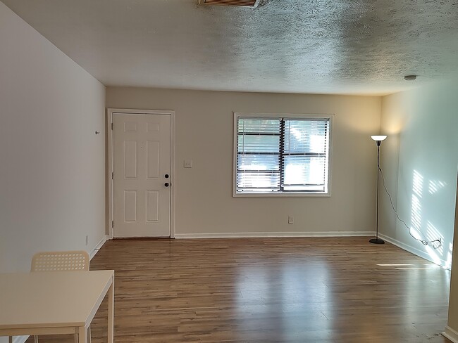 Building Photo - 106 Horizon River Dr