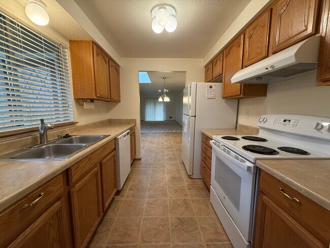 Building Photo - 9114 44th Dr NE