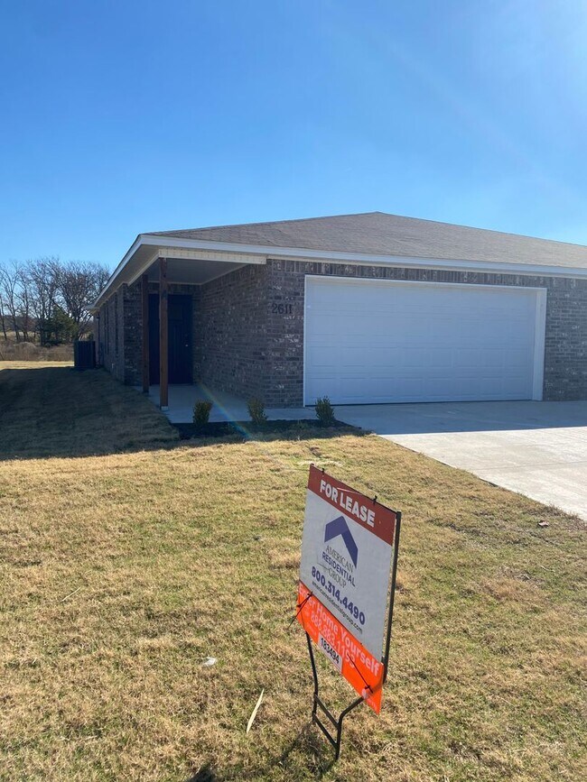 Foto del edificio - *Pre-leasing* Three Bedroom | Two Bathroom...