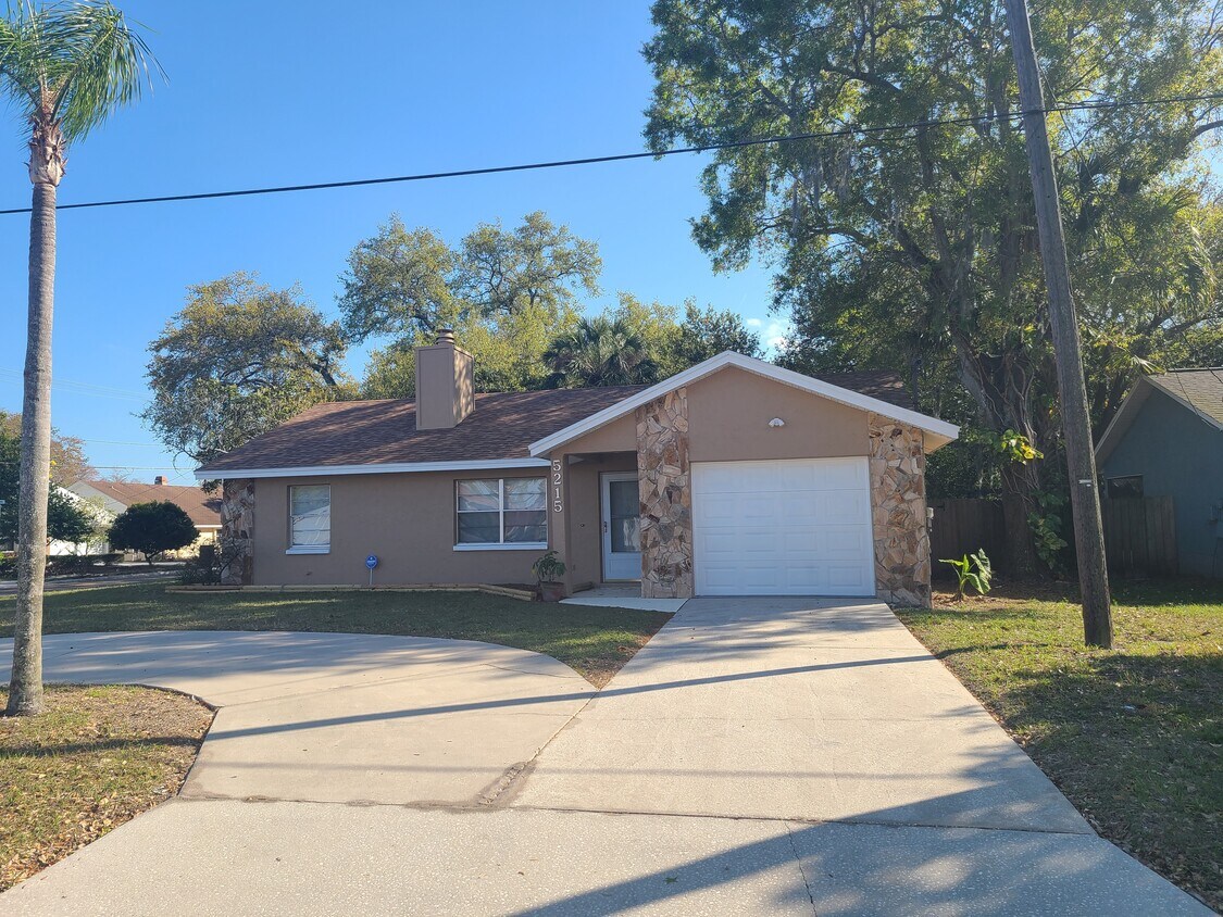 Primary Photo - 5215 Whiteway Dr