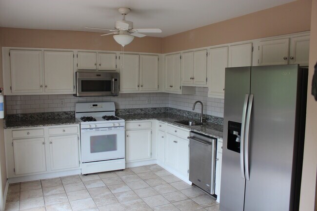 Kitchen - 4019 Ottawa Ct