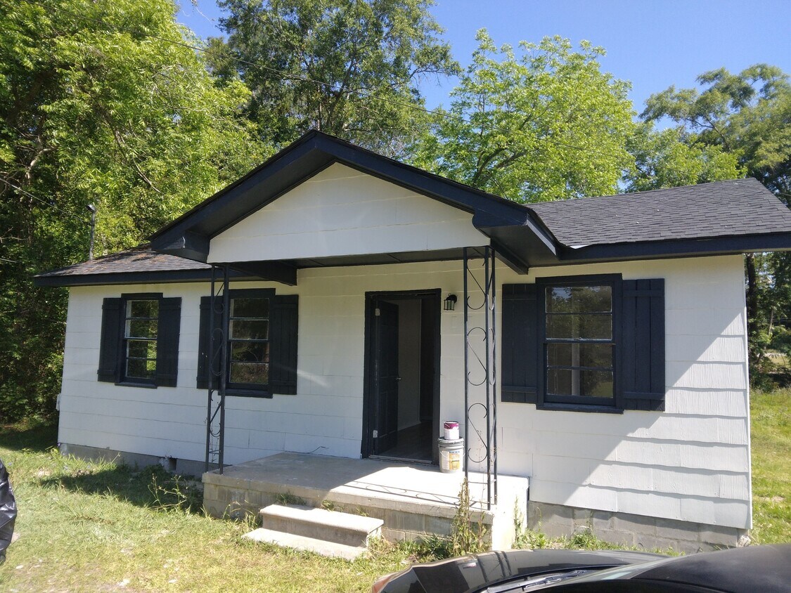 Primary Photo - 106 Peach Ave