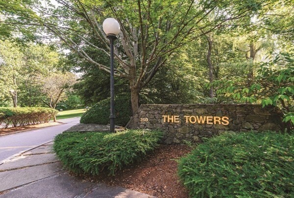 Foto del edificio - 250 Hammond Pond Pkwy
