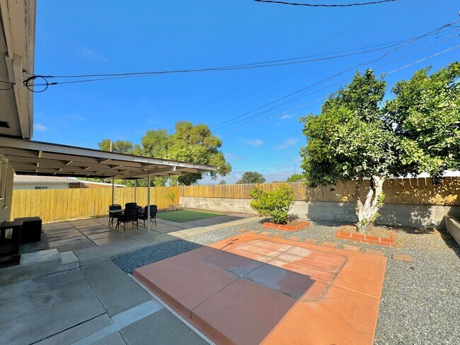 Building Photo - Great 3B/1.5BA Home in Allied Gardens!