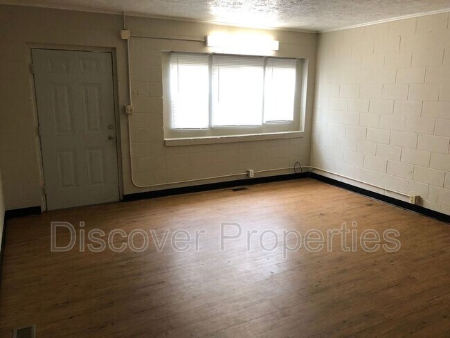 Building Photo - 1005 N Pershing Ave
