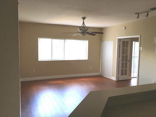 Foto del edificio - 2445 SW 18th Ter