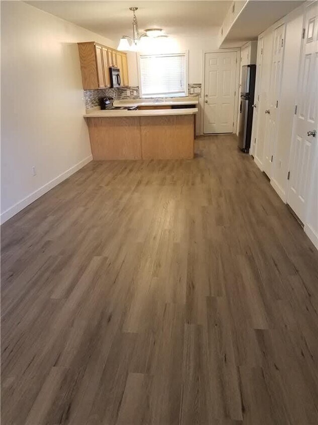 Foto principal - 475 N Redwood Rd
