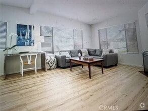 Building Photo - 325 10th Pl