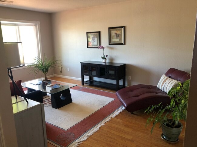 Foto del edificio - 1524 Baywood Dr