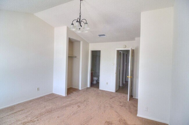 Foto del edificio - 9475 Olde Village Ct