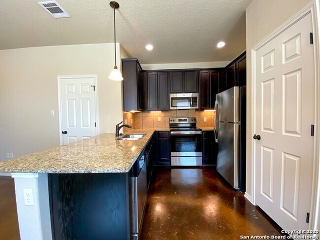 Foto del edificio - Luxury 2-story | 3-bedroom | 2.5-bath  dup...