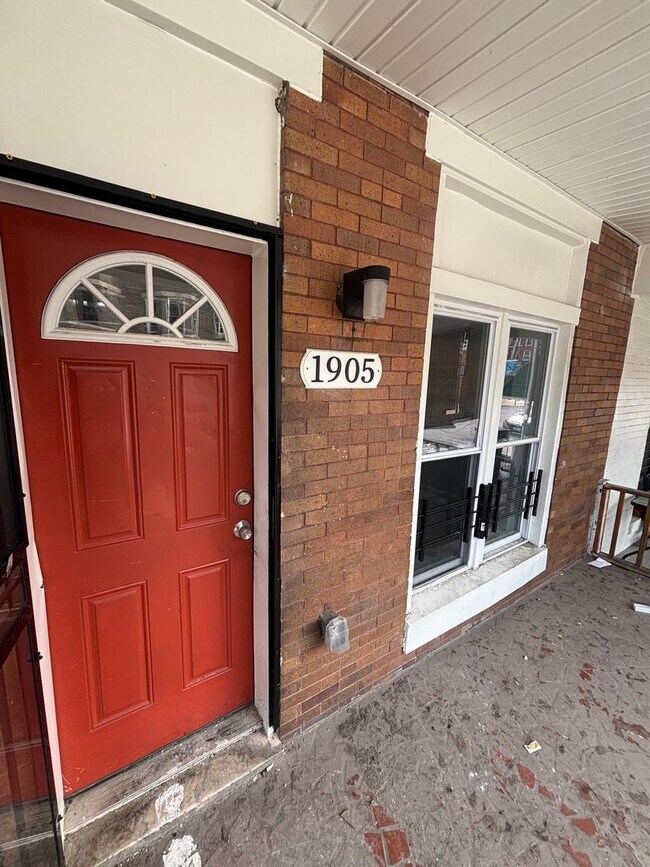 Foto del edificio - 3 Bedroom 2 Bathroom Townhome Available in 21216