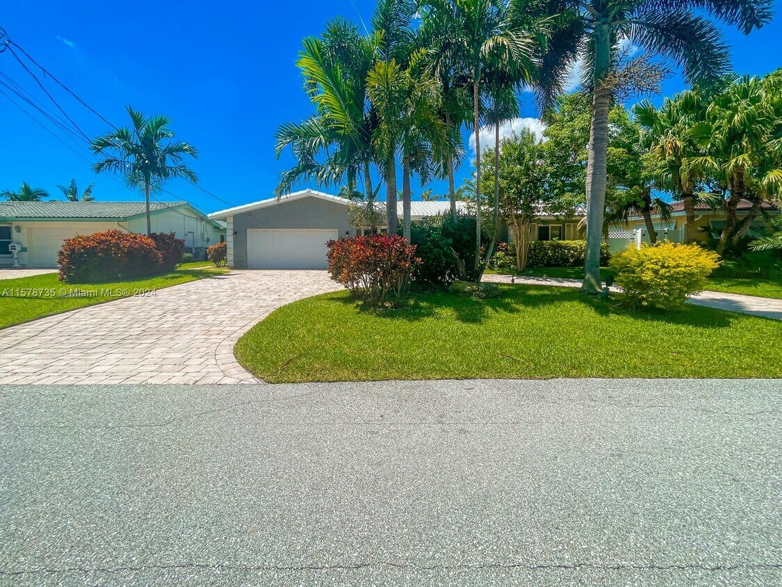 Primary Photo - 2770 NE 8th Ct