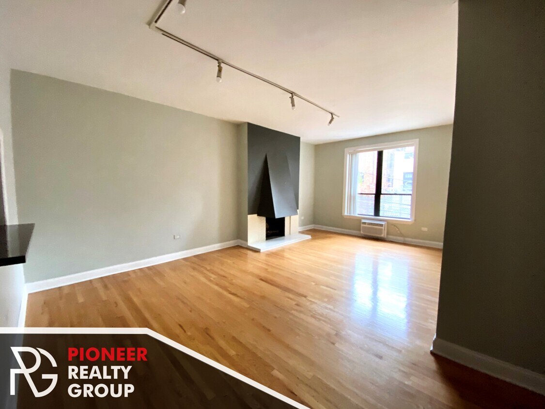 Foto principal - 1427 N Dearborn St