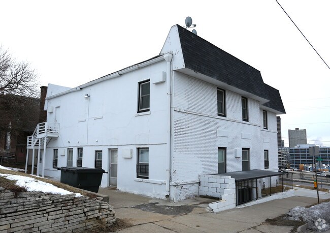 Building Photo - 813 Crocker St