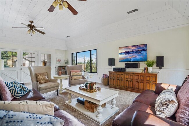 Foto del edificio - 540 Crestview Dr