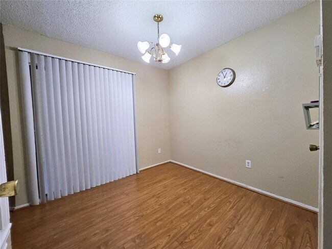 Foto del edificio - 3826 Landmark Dr