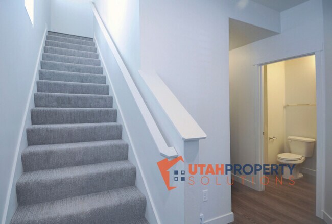 Building Photo - 1032 W 430 S