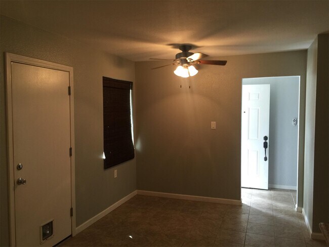 Building Photo - 2073 Mt Vernon Dr