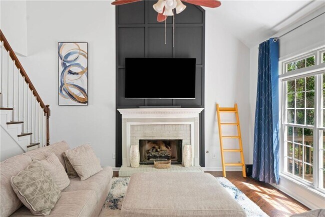 Building Photo - 3338 Hackmatack Dr NW