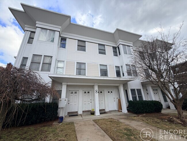 Building Photo - 8-10 Glencoe St. Unit 4