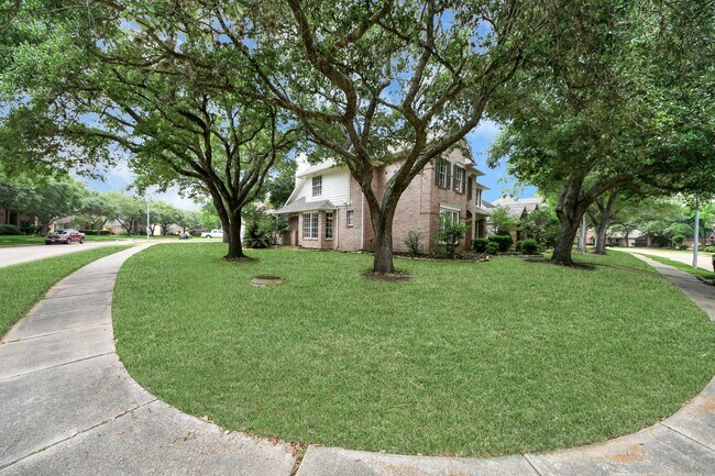 Building Photo - 7130 Glenwood Dr