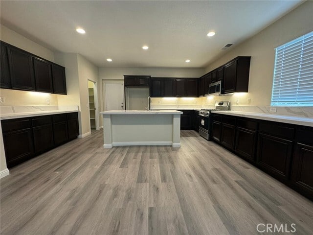 Building Photo - 25335 MacKenzie Ct