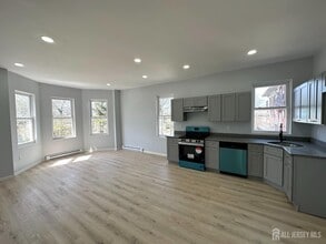 Building Photo - 1109 W State St