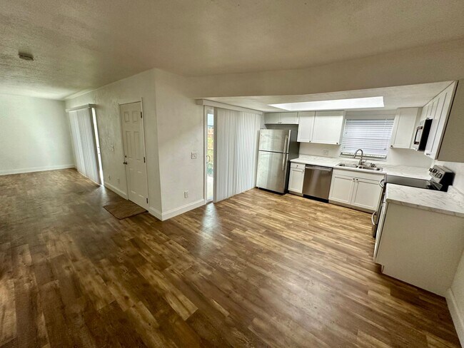 Foto del edificio - Fully Remodeled - 2/2 Townhome in Central ...