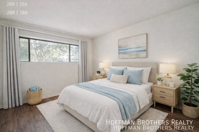 Building Photo - 1046 S Hobart Blvd