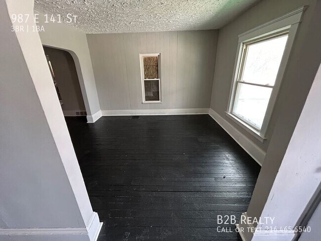 Building Photo - 987 E 141st St