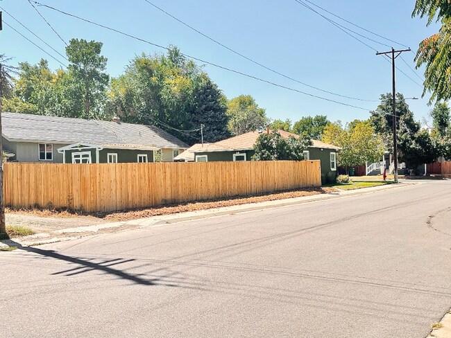 Foto del edificio - 4700 S Sherman St