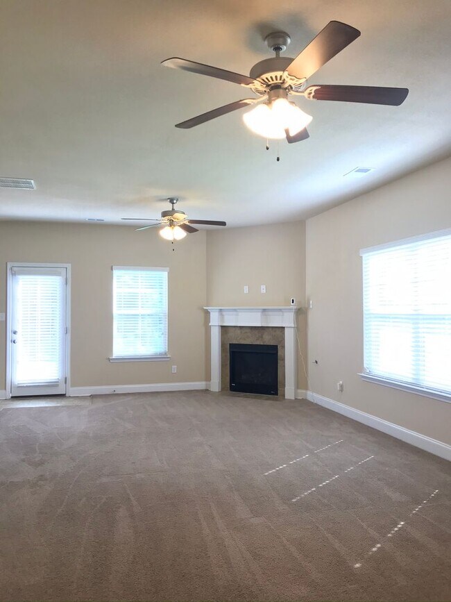 Building Photo - Olive Branch -  4 Bedrooms, 2 Full Baths a...