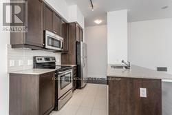Building Photo - 530-530 St Clair Ave W