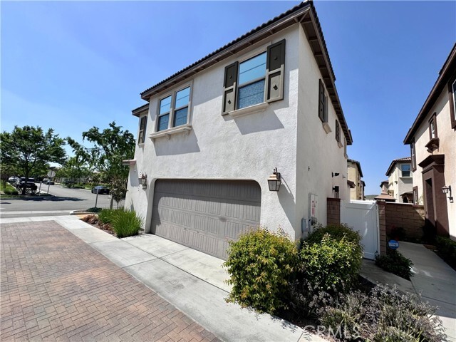 Building Photo - 30370 Village Knoll Dr