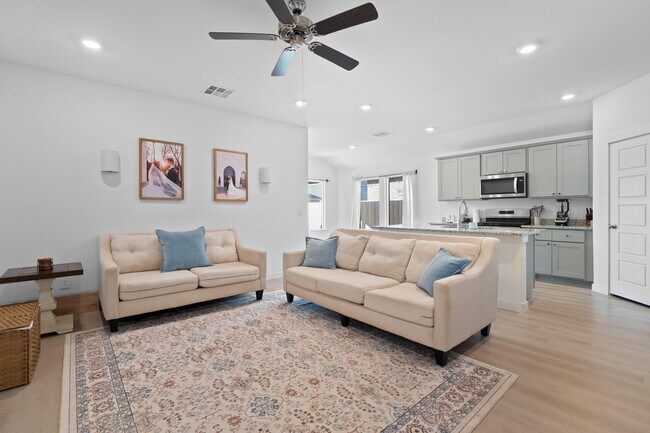 Foto del edificio - 7443 8th St