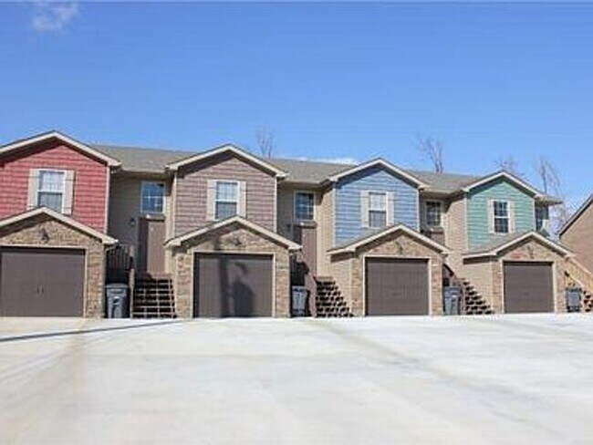 Foto del edificio - 3 bed/2bath Townhome freshly painted!