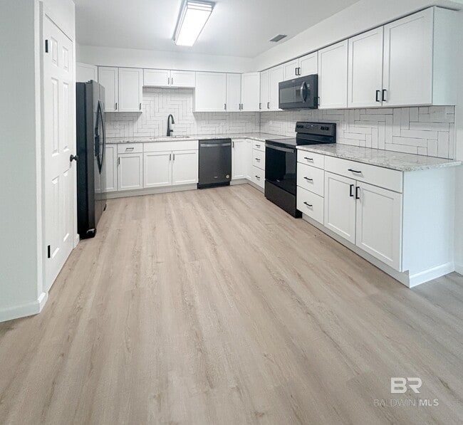 Building Photo - 10080 Bay Haven Dr