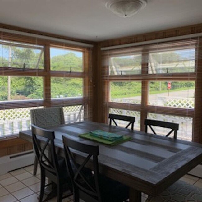 Foto del edificio - 164 Knowlesway Ext