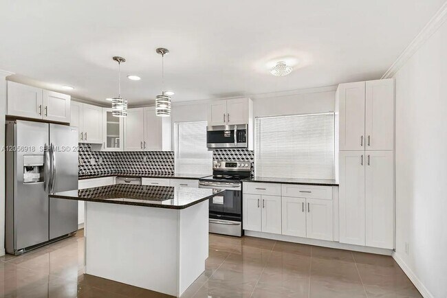 Building Photo - 899 Normandy Trail