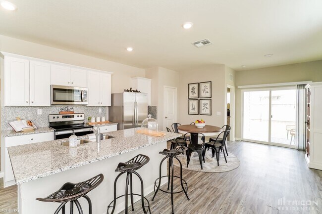 Building Photo - 14355 Palm Ridge