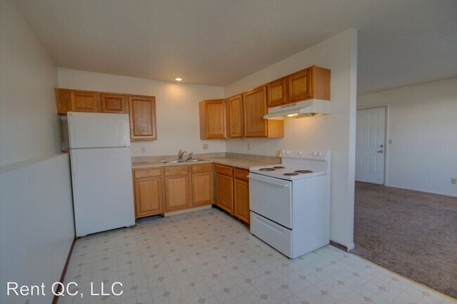 Building Photo - 769 W 61st St