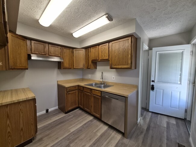 Foto del edificio - 3707 N Riley Ave