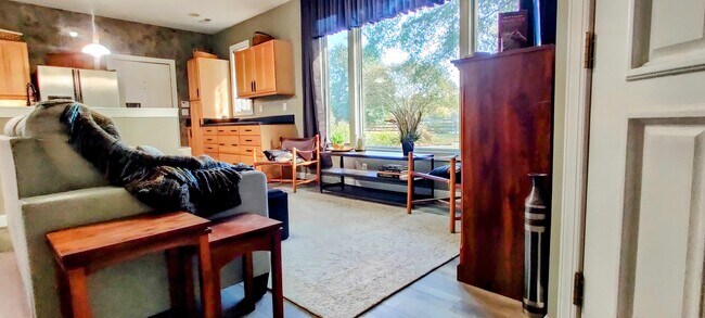 Foto del edificio - 250 Paddock Dr