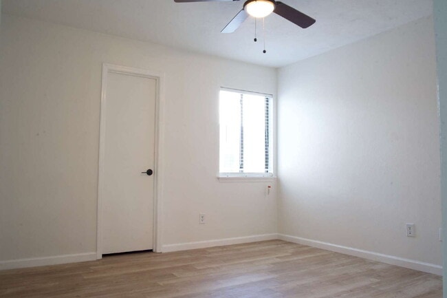 2 Bedroom 2 1/2 bath in the Lakes Townhome Community! Complete Remodel! - 2 Bedroom 2 1/2 bath in the Lakes Townhome Community! Complete Remodel!